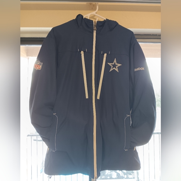 Dallas Cowboys zipup jacket. - Picture 1 of 3